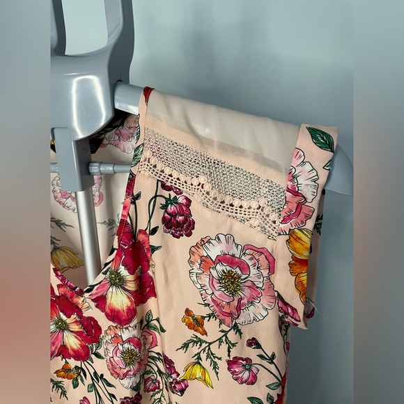 Express Floral blouse with lace and chiffon shoulder details size XS - Picture 2 of 6